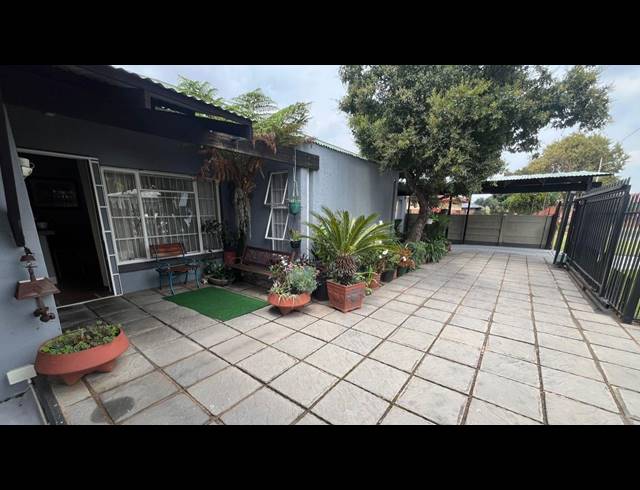 4 BEDROOM HOUSE FOR SALE IN FLORENTIA